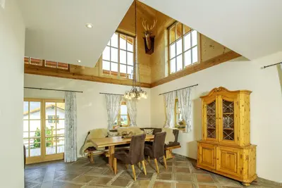 Image de Exclusives Ferienhaus fĂĽr bis zu 8 Personen, mit Wellnesbereich, Terrasse und Garten und Carport