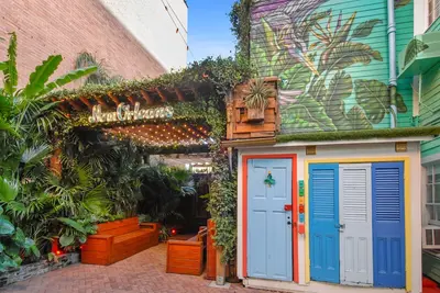 Image de Maison incroyable sur la rue Charles avec une belle terrasse extérieure!