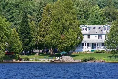 Image de Propriété à 3 logements avec 2 quais sur le lac Lower Chateaugay