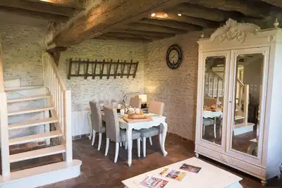 Image de La Chantreille Maison de CARACTÈRE à Oisly, Piscine à partager