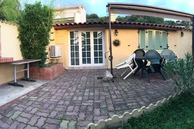 Image de Porticcio: location maisonnette 2 à 6 personnes. . . . . . . . . . . . . . . . . . . . . . . . . . . . . . . . .
