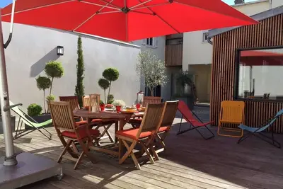 Image de Deauville centre, charmante maison rénovée avec une spacieuse terrasse privative