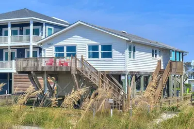 Image de Entièrement rénové 4br / 3ba, Oceanfront, Beach Cottage-Près des magasins-14 personnes