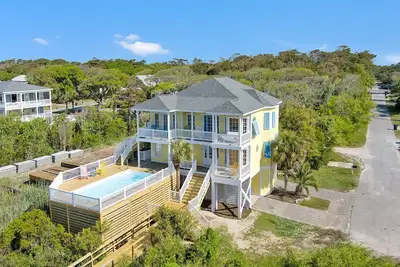 Image de Extrêmement privé, magnifiquement décoré, Oceanfront Home-Walk to Stores-Sleeps12