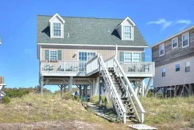 Image de Belle 4 Bdrm / 2 Bath Oceanfront Home-Près des magasins, restaurants, etc. -Sleeps8