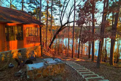 Image de Cabine au bord du lac avec baignade, pêche et canotage à pieds du pont privé