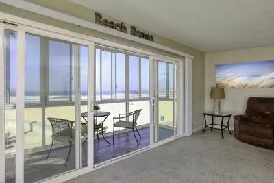 Image de Vues imprenables sur l'océan depuis chaque fenêtre! Condo Deluxe sur la plage