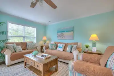 Image de Magnifiquement décoré, 3 Bdrm / 2. 5 Bath Ocean View Condo - Piscine et ascenseur-Sleeps8
