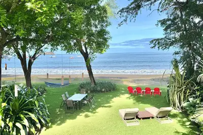 Maison en face de la plage avec des finitions modernes incroyables et un style tropical