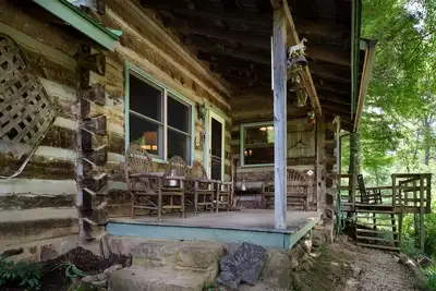 Image de Authentic Log Cabin 1/2 mi à Appalachian Trail / sur Paint Creek / Fire pit / Fishing