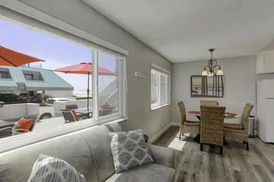 Image de À quelques pas hors de la chambre plage 1, 1 salle de bain condo