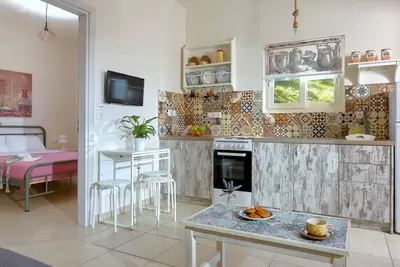 Cozy vintage style sea view apartment /shared pool