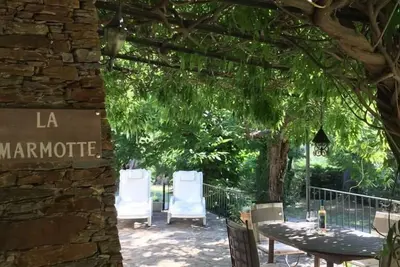 Image de Joli appartement dans une superbe maison en pierre sur un grand terrain calme