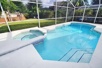 Image de ⭐⭐⭐⭐⭐Frozen Theme House, 2 Miles to Disney, Luxury Home with Pool, 2809