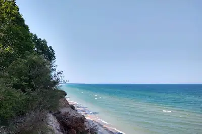 Image de Cabane en rondins isolée dans la forêt de Manistee Nat'l avec accès au lac Michigan