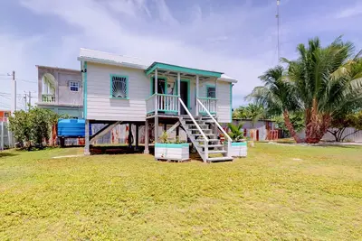 Image de Nouvelle Liste! Deux Studios Avec Cour Spacieuse, Barbecue et Récemment Rénové!