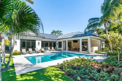 Image de Superbe Delray Beach Home juste rénové Great Pool minutes de la plage et de l'Atlantique