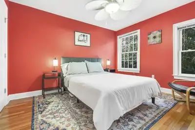 Image de Maison de ville spacieuse avec 3 chambres et 2 salles de bains avec parking Gratuit, Animaux Ok