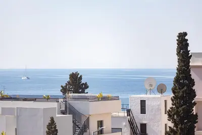 Image de Luxurious 3-Bedroom Seaside Retreat | Fully Renovated in 2025