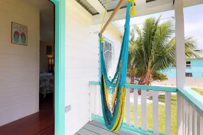Image de Nouvelle Liste! Comfy studio cabana w / essentials - à pied de la plage