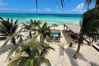 Image de ** Incroyable Beach Front Penthouse 4 Bdrs. Piscine, personnel, kayaks, confidentialité
