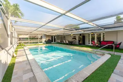 Image de The Ultimate Home - Dual Masters - Patio / piscine avec moustiquaire - Game Rm - Beach 6 Miles