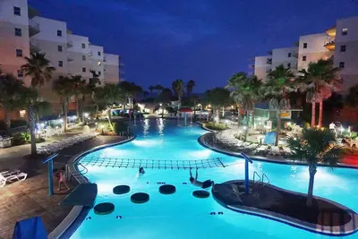 Image de Resort Style Waterscape A325 ~ 2 lits + lits superposés ~ Rénové ~ Premium Beach Service