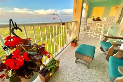 Image de Beachfront! ! Réservez dès maintenant pour des vacances amusantes au bord de la mer, au paradis!