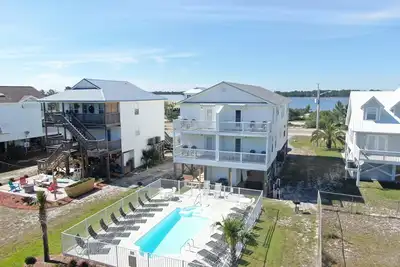 Image de Récemment rénové; bassin! 3 Br, 3 Ba Duplex. Vue sur la lagune, 4 min à pied de la plage
