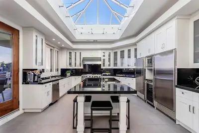 Image de Luxe moderne au-dessus du coucher de soleil! Théâtre, Billard, RootopfDeck, Piscine, Spa