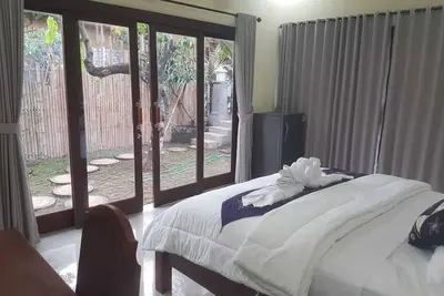Image de Une maison nouvellement 1 chambre avec cuisine ouverte donnant sur le jardin