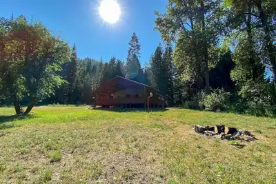 Image de Nouveau! St. Maries Waterfront Home w / Deck sur 3 acres!