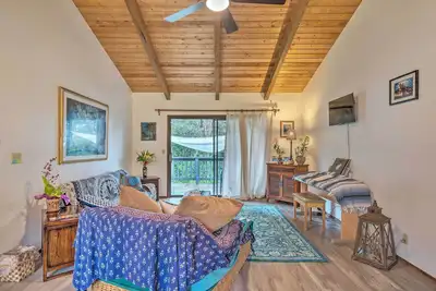 Image de Nouveau! Naalehu Home w \/ Deck -Mins Ă Black Sand Beach