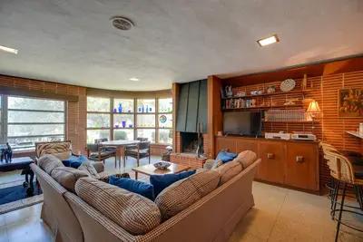 Image de Nouveau! Chic San Antonio Home w / 2 patios- par le centre