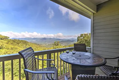 Image de Mountaintop Home w / Views, 36 Miles to Asheville!