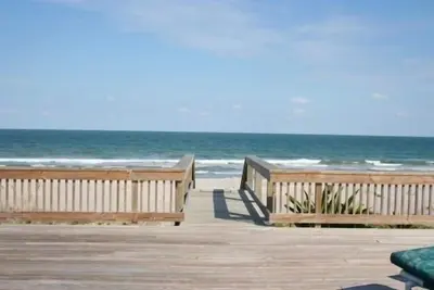 Image de Superbe maison de plage directe sur l'océan!