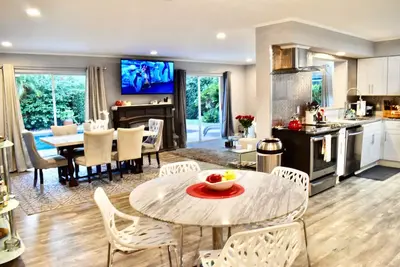 Image de Casa Bella / Luxe moderne et espaces ouverts / 4 chambres + bureau / 4 salles de bain / Large Poo