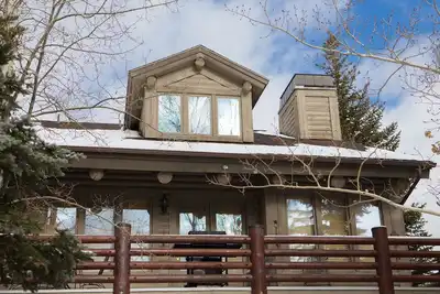 Image de 2 chambres avec deuxième niveau pouvant accueillir jusqu'à 9