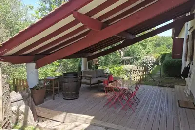 Image de Appartement de charme, dans cadre authentique, terrasse privée côté jardin.