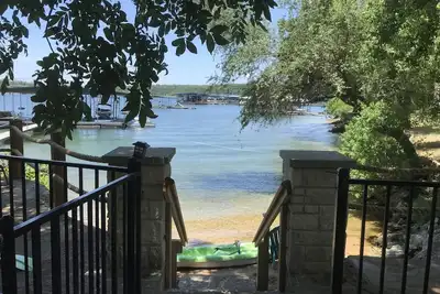 Image de Excellent emplacement en eau profonde toute l'année, à proximité de l'épicerie, des restaurants, de la livraison