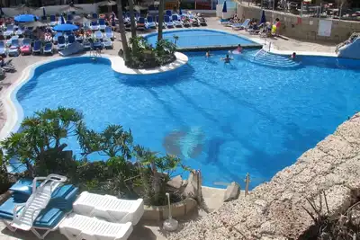 Image de Bel appart. 2 ch. , vue sur mer, terrasse plein sud, piscine, la mer Ă 5 mn.