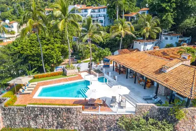 Image de Oceanfront Villa Conchas Chinas Personnel Complet