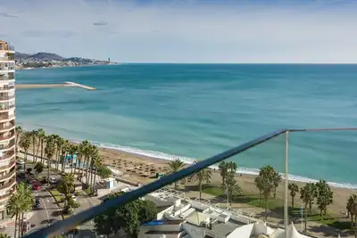 Image de Seafront. Le Malagueta Ii. Parking, Wifi, Vues Sur La Plage De Malagueta, Printemps. .