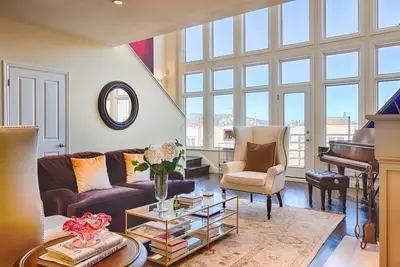 Image de San Francisco Maison moderne avec vue sur la baie et terrasse extérieure