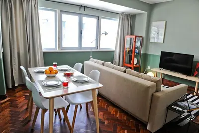 Image de Cheers to Lisbon by Misha's Place (5a)
