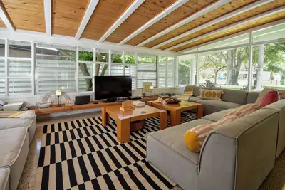 Image de Midcentury Modern 3 Br - Piscine à Sarasota, près des plages!