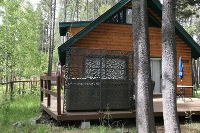 Image de Chalet de montagne amélioré 3 chambres plus bain à remous
