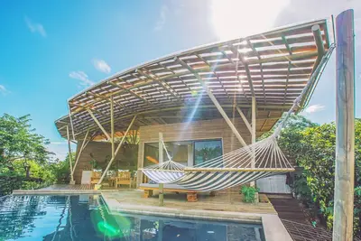 10 mn de tamarindo maison perchée avec une vue superbe et piscine