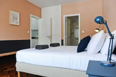 Image de Cosmopolitan Comfort in Lisbon (4a)- by Misha's Pl