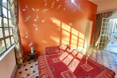 Image de Luxueuse maison de 3 chambres avec cuisine et salon